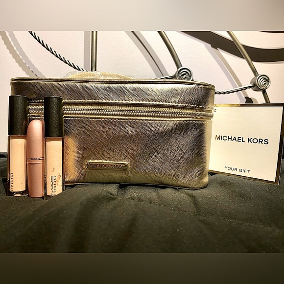 SOLD❗️NEW MKMakeup Bag+Mac Makeup x 3 - Picture 1 of 10